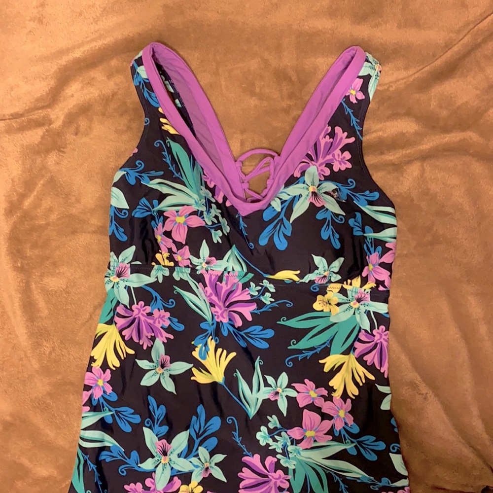 NWOT Pretty Hydrangea Swim Dress